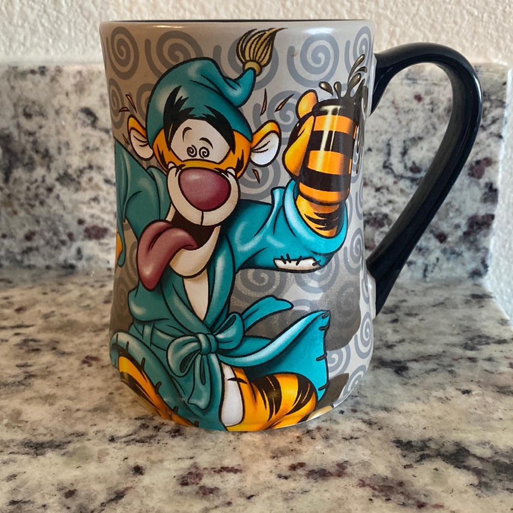 AUTHENTIC DISNEY TIGGER MUG